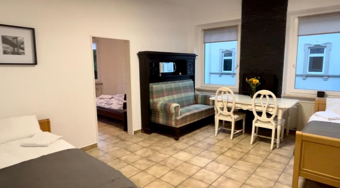 Nostalgie Apartment - 3 Zimmer, 5 Betten, 7 Personen, Kontaktloses Einchecken, Netflix Wuppertal Extérieur photo