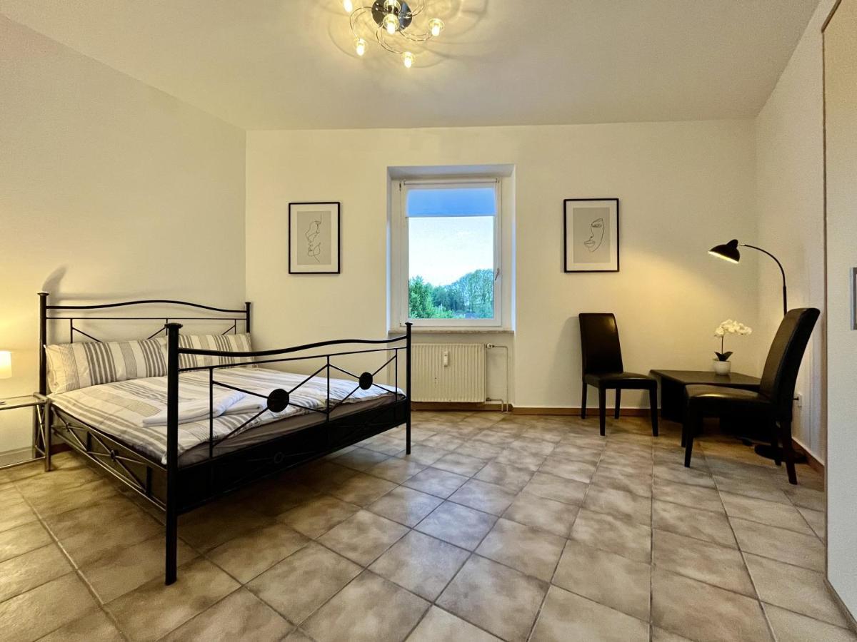 Nostalgie Apartment - 3 Zimmer, 5 Betten, 7 Personen, Kontaktloses Einchecken, Netflix Wuppertal Extérieur photo