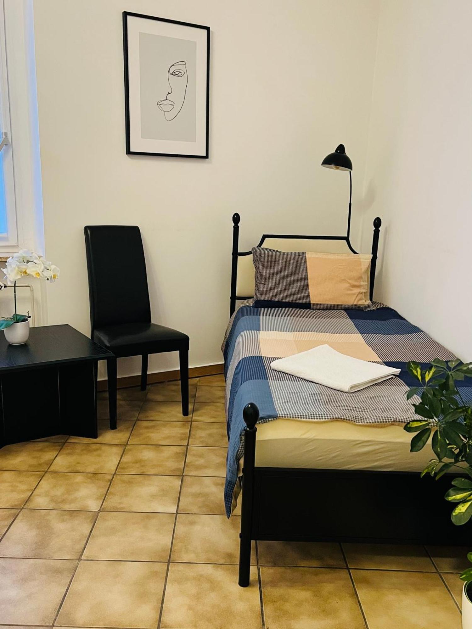 Nostalgie Apartment - 3 Zimmer, 5 Betten, 7 Personen, Kontaktloses Einchecken, Netflix Wuppertal Extérieur photo